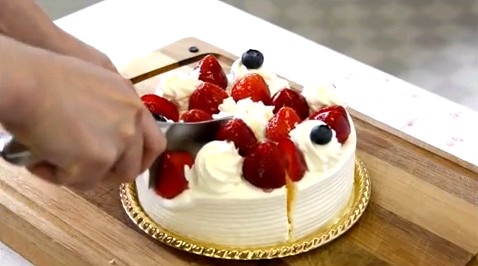 【楽勝！朝飯前を意味する英語表現6選】It’s a piece of cakeの意味と使い方